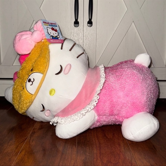Sleeping Hello Kitty Plush - Picture 4 of 8